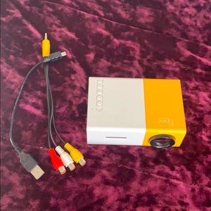 Mini projector (never used)